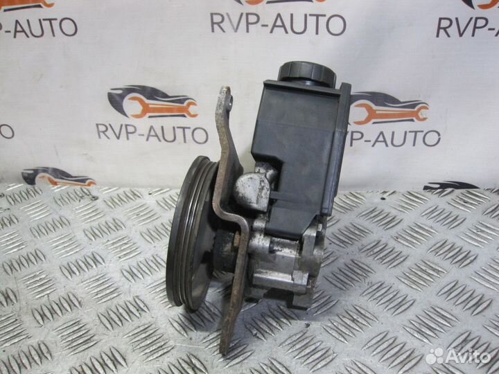 Насос гидроусилителя Toyota Avensis 1 1997-2003