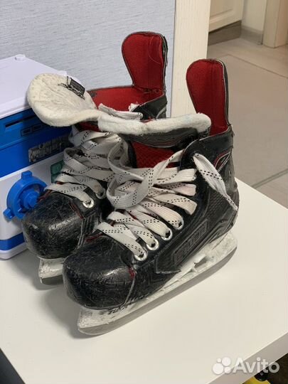 Коньки хоккейные