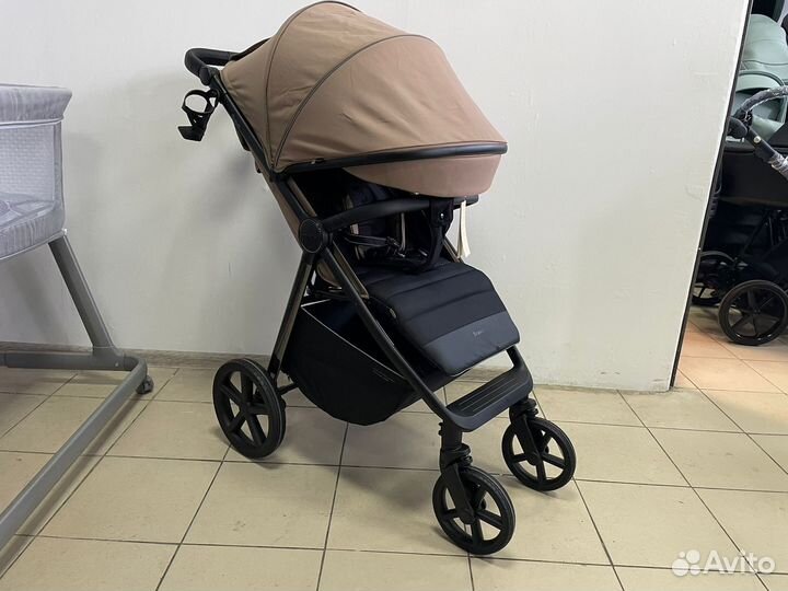 Коляска прогулочная Carrello Bravo Plus Chrome