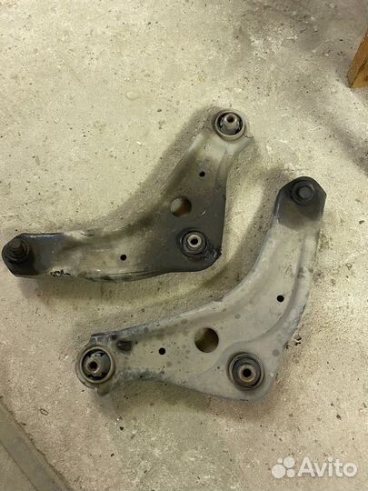 Оригинальные рычаги Nissan Qashqai J11