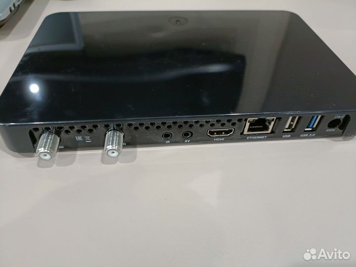 Приставка триколор GS B527