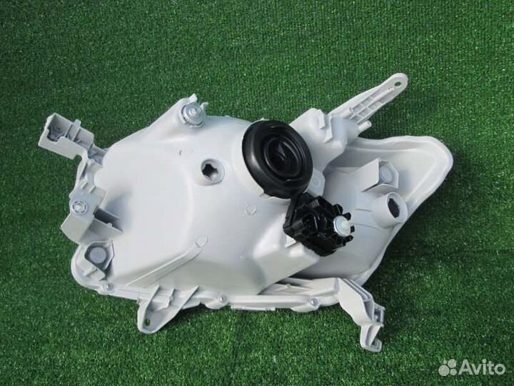 Фара правая Toyota Probox NCP160