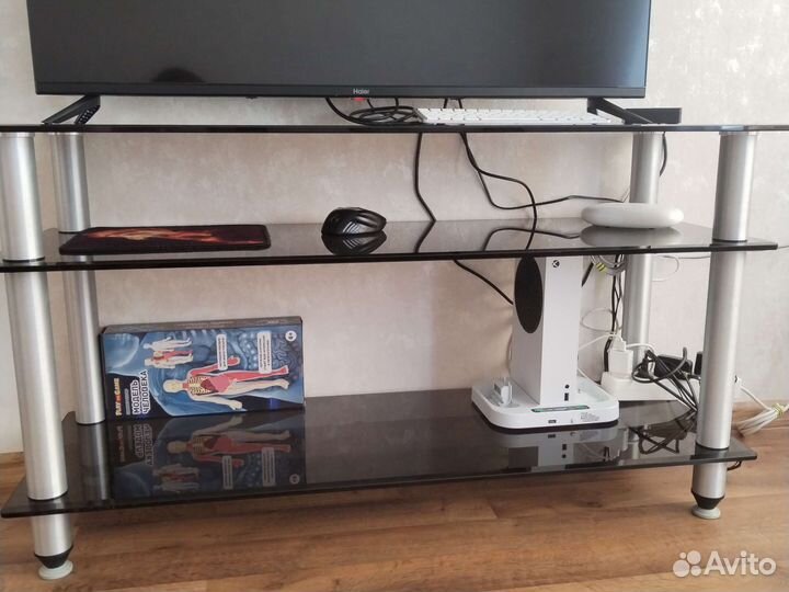 Стеклянная тумба под тв