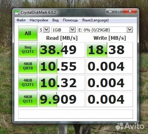 Новую флешку 32 Гб. Разъемы USB 3.0 и micro USB