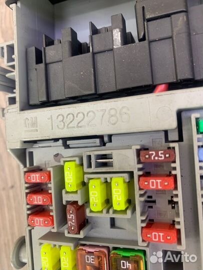 Блок предохранителей Opel Astra J хетчбэк 5-ти дв