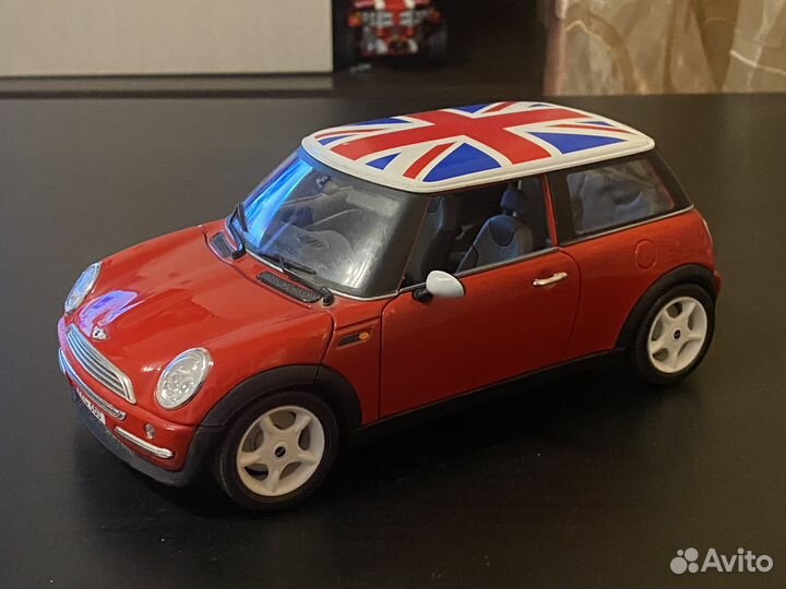 Модель Mini cooper Burago 1/18