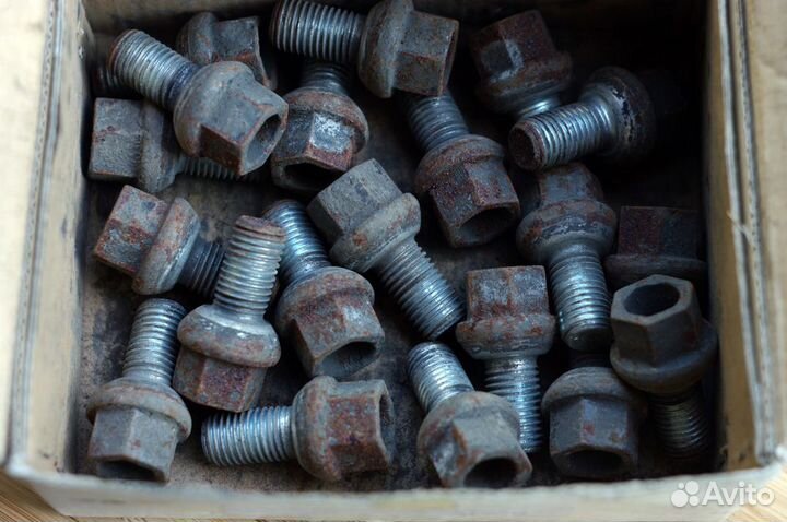 Болты колесные Mercedes под штампованные диски к-т