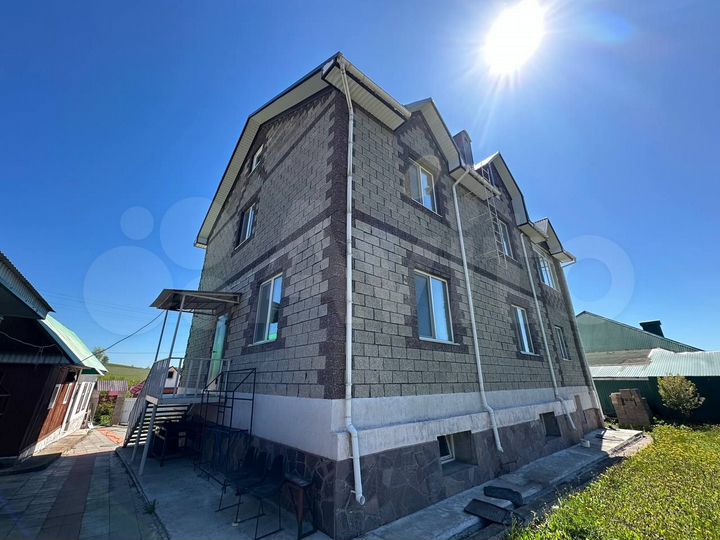 Коттедж 450 м² на участке 12 сот.