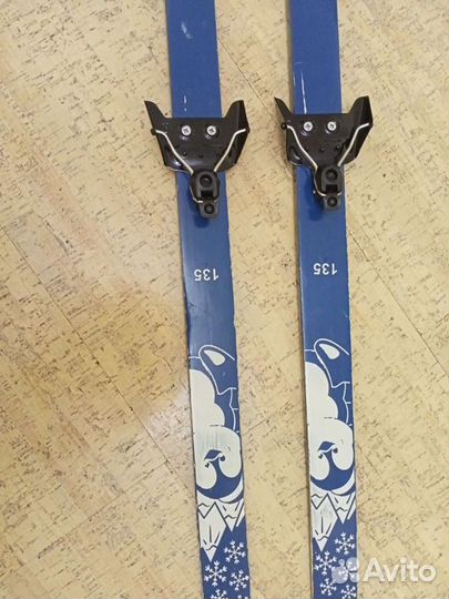 Лыжи, палочки, лыжные ботинки