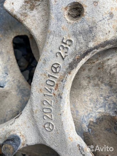 Кулак поворотный передний левый Mercedes-Benz