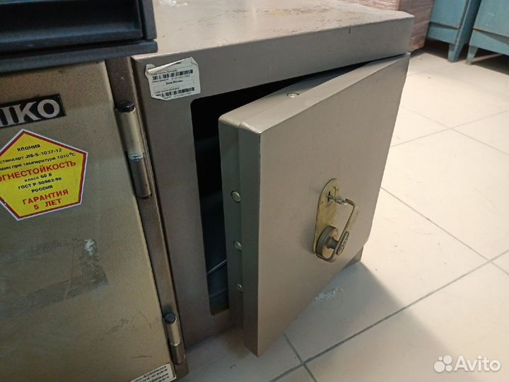 Сейф взломостойкий Б.У