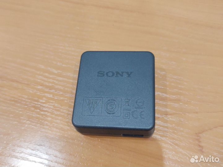 Зарядное устройство sony AC-UB10D