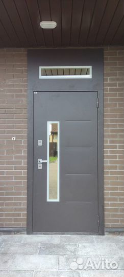 Металлическая дверь термо с фрамугой