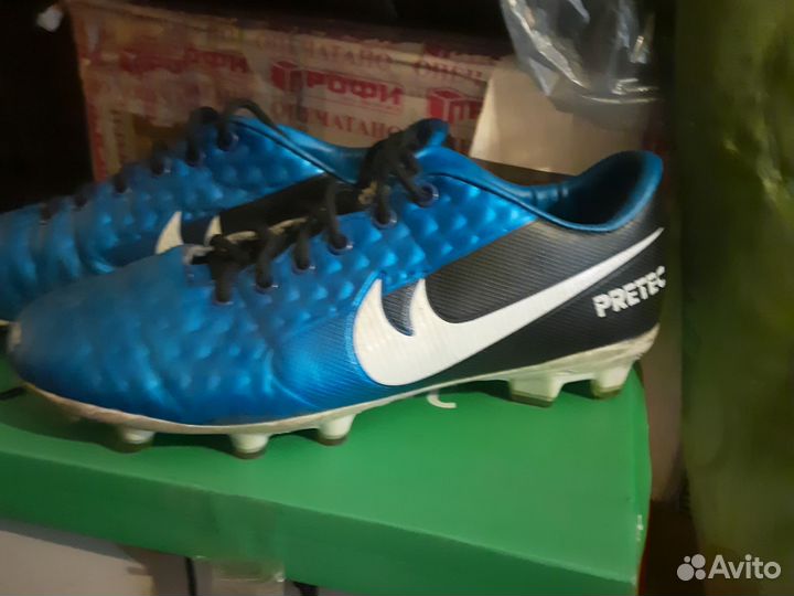 Футбольные бутсы