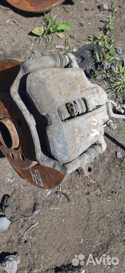 Суппорт передний Volkswagen Passat B 4 1.8 ADZ