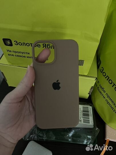 Чехол на iPhone 13