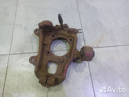 Кулак задний правый Ниссан