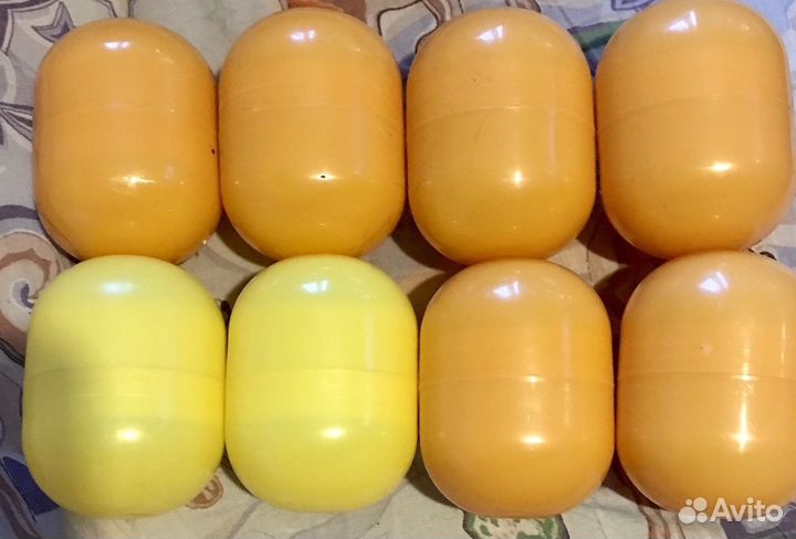 Яйцо от киндер-сюрприза и чупа-чупс