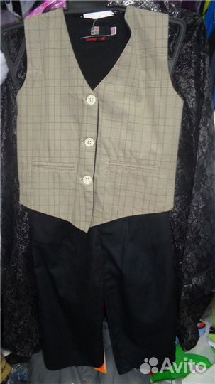 Новый классический костюм,бежевый низ