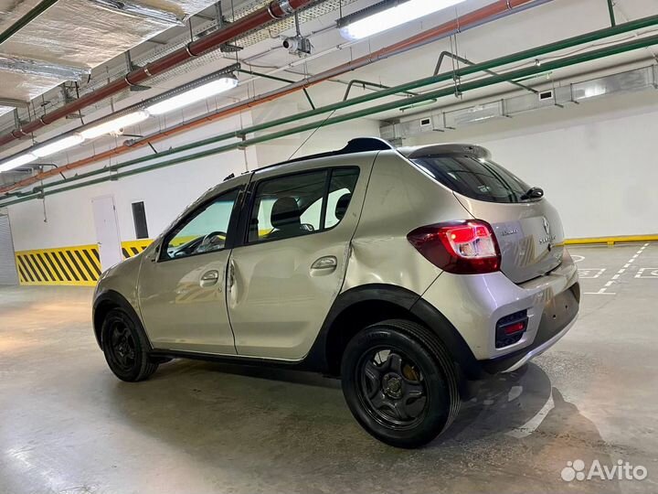 Renault Sandero Stepway 1.6 МТ, 2017, битый, 30 672 км