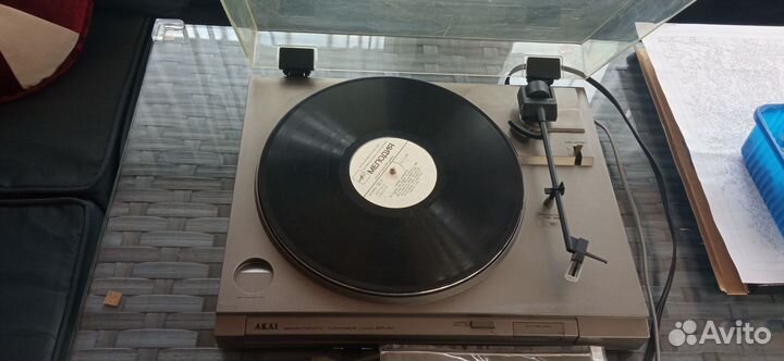 Виниловый проигрыватель akai