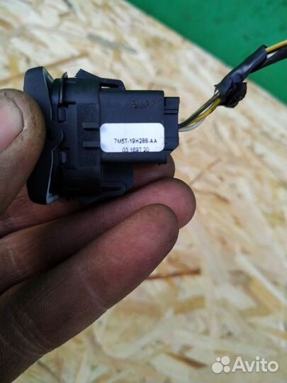 Переключатель сигнализации Форд Фокус 2