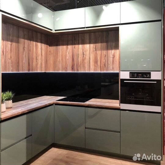 Угловой кухонный гарнитур современный