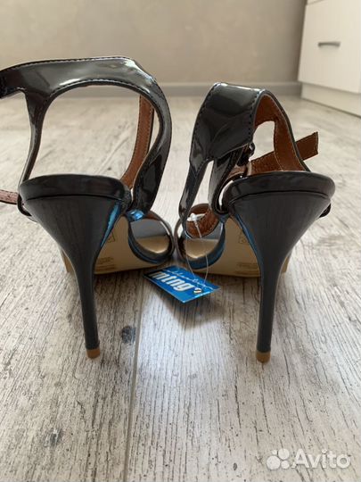 Босоножки Mustang