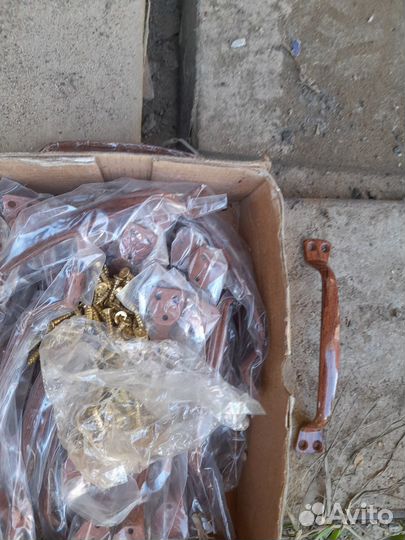 Крючки.ручки мебельные.защелки.вилки электрические