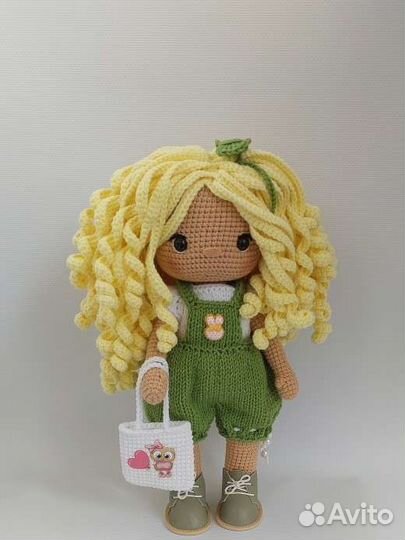 Вязаная кукла ручной работы