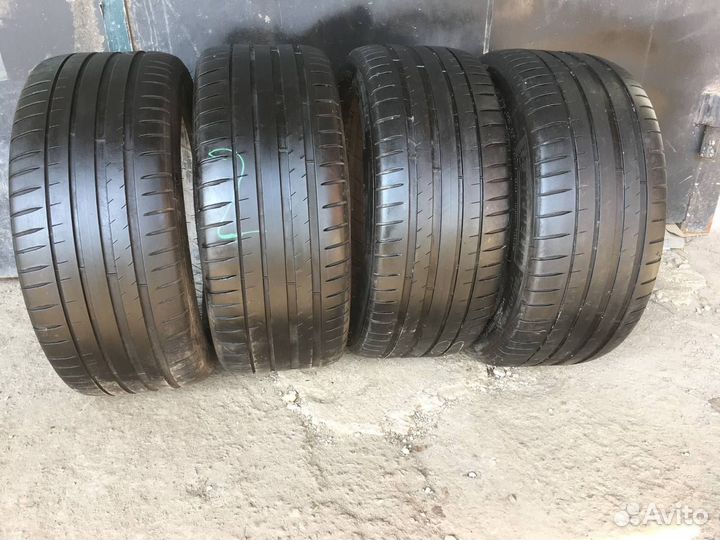 Michelin Pilot Sport 4 235/40 R19