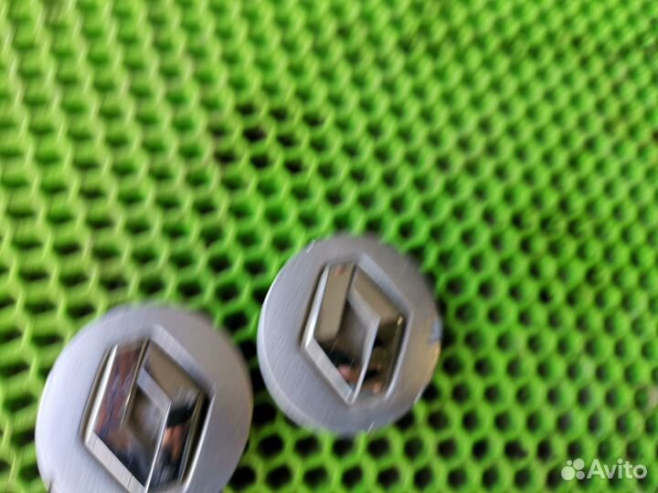 Заглушка колеса на Renault Duster 2012-нв