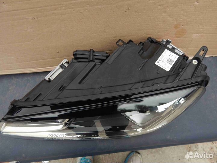 Фара левая Volkswagen Touareg 2 поколение рестайли