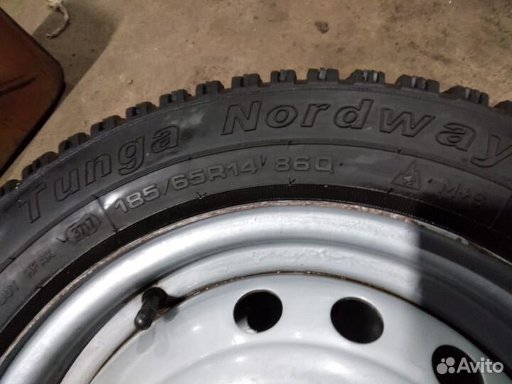 R14 Goodyear UltraGrip 185/65, PCD 4x100 DIA 60.1