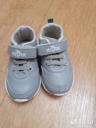 Кроссовки летнии