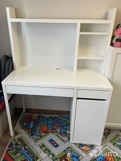 Стол Икеа Микке письменный для школьника