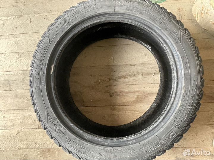 Goodyear UltraGrip Extreme 235/45 R17 94T