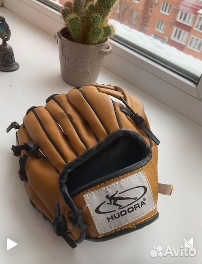 Перчатка для бейсбола