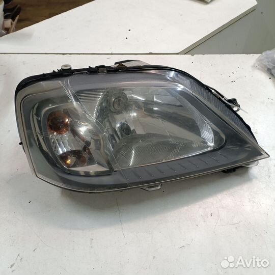 Фара правая Renault Logan 1