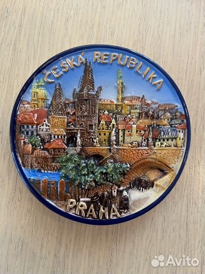 Сувенирные тарелки из разных стран 13 штук