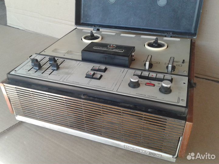 Советский магнитофон 