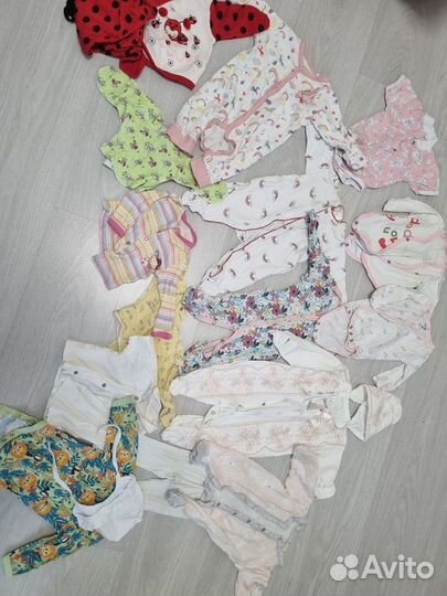 Одежда для новорожденных на девочку пакетом 52 56