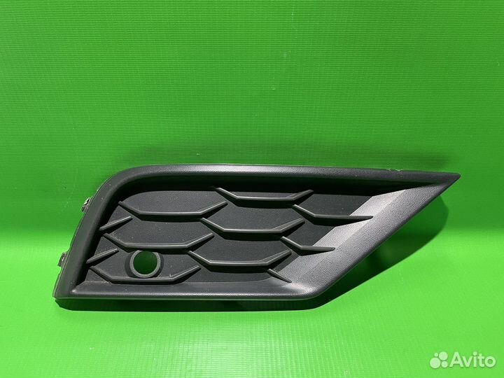 Решетка в бампера правая Volkswagen Tiguan 2017-20