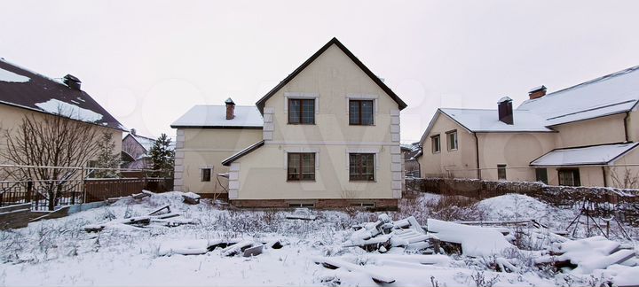 Дом 394 м² на участке 8,4 сот.