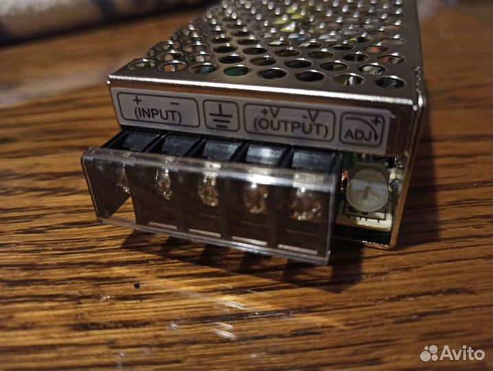 Адаптер напряжения Mean Well 24/5 В