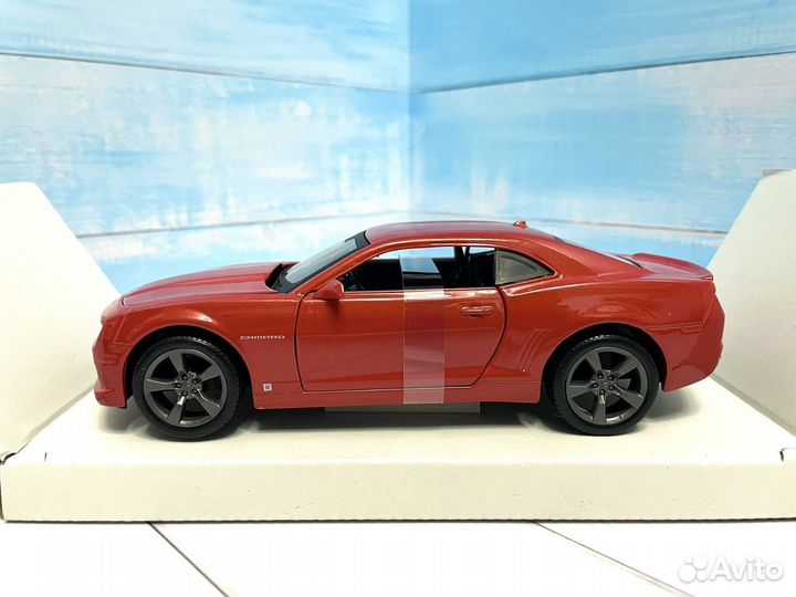 Chevrolet Camaro SS 1:24 Maisto модель автомрбиля