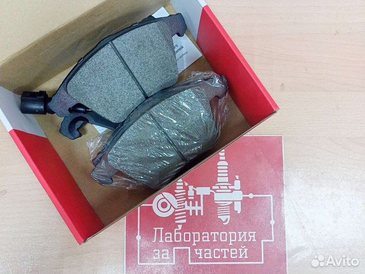 Тормозные колодки передние на VW Transporter T5