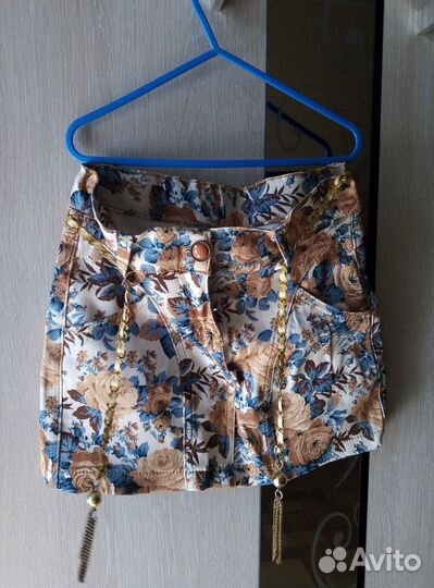 Комплект, жилетка и юбка