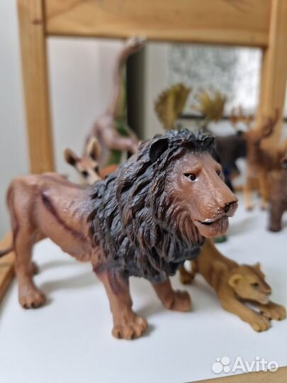 Коллекционные фигурки животных