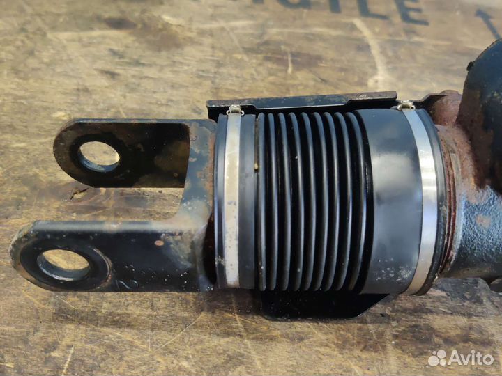 Амортизатор kdss задний Toyota LC200 2016г